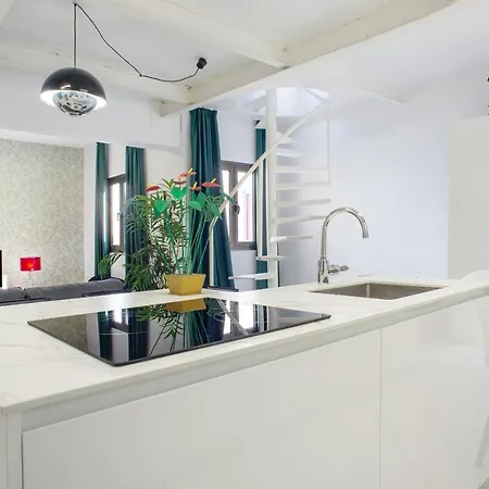 Blue Sky-loft Atico بيت للعطل